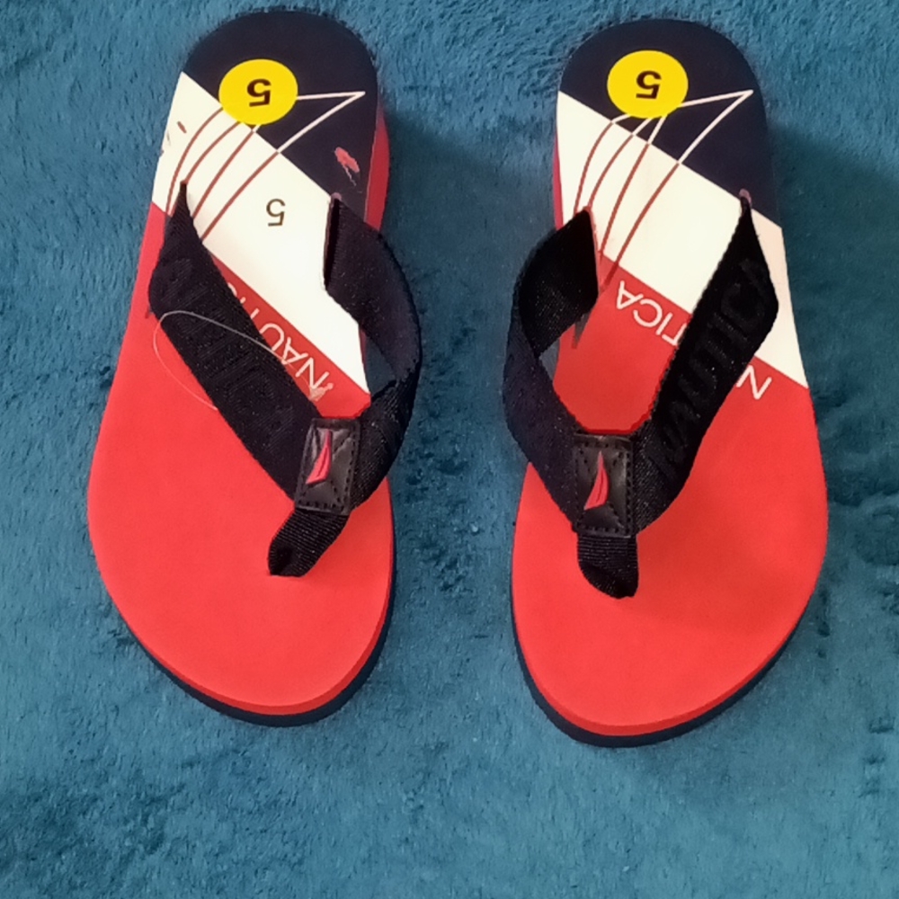 Size 5 Nautica flip flop for little girls